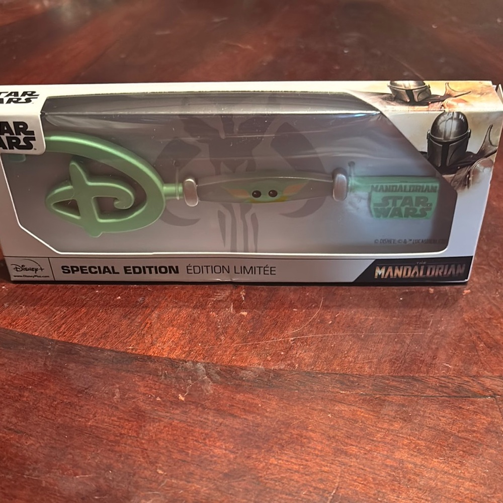 Limited-edition key from Disney Store Grogu (Baby Yoda) Mandalorian NIB